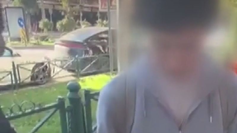 Eskişehir'de tespih satıcısı öğrenciden para istedi, vatandaş araya girdi