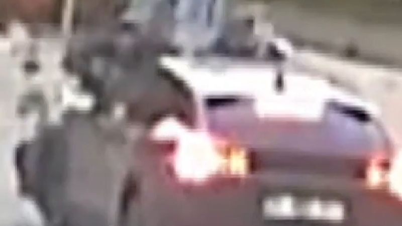 Sapanca'da sola dönen otomobil motosikletle kafa kafaya çarpıştı