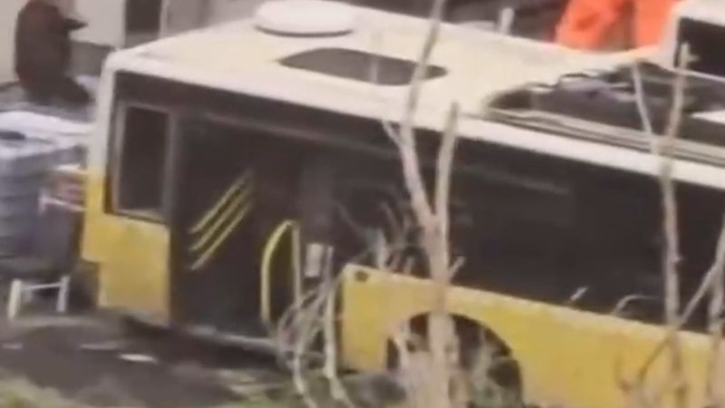Ataköy'de İETT otobüslerinin park ettiği alanda yangın