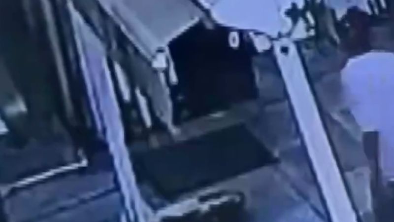 Camide döviz dolu çantayı çalan 2 şüpheli tutuklandı